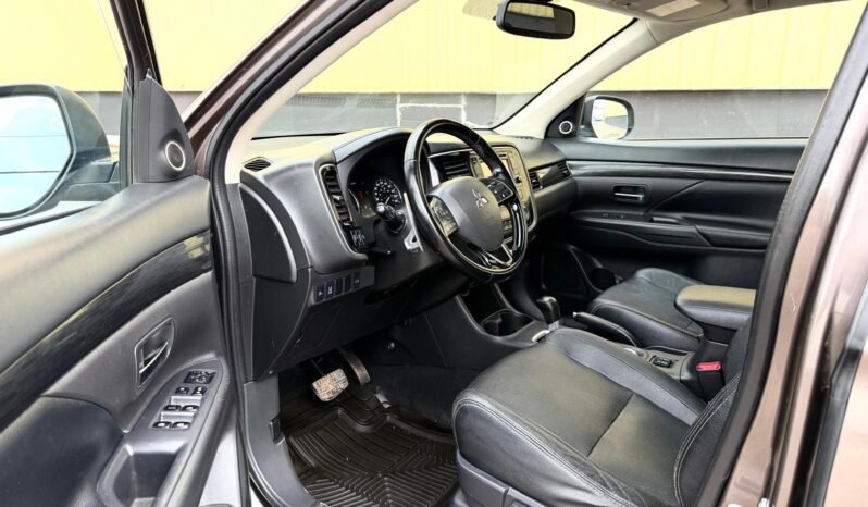 
								2016 Mitsubishi Outlander GT AWD SUV full									