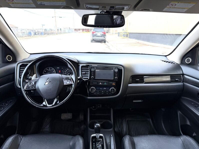 
								2016 Mitsubishi Outlander GT AWD SUV full									