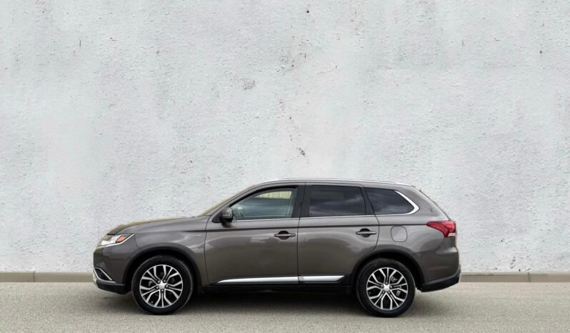 
								2016 Mitsubishi Outlander GT AWD SUV full									