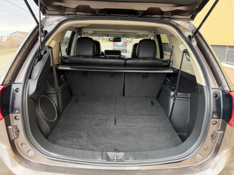 
								2016 Mitsubishi Outlander GT AWD SUV full									