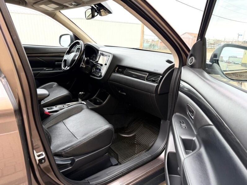 
								2016 Mitsubishi Outlander GT AWD SUV full									