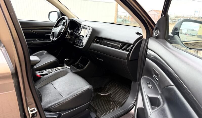 
								2016 Mitsubishi Outlander GT AWD SUV full									