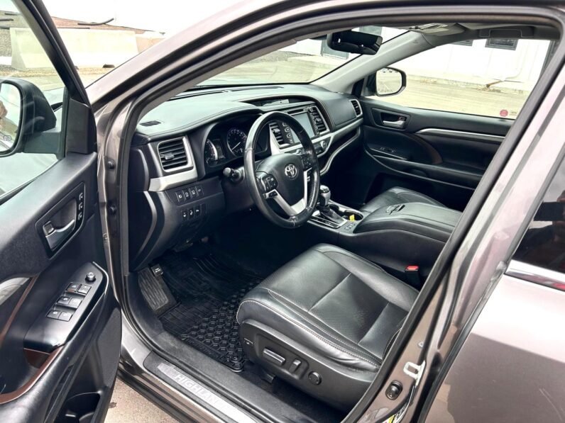 
								2017 Toyota Highlander Limited AWD SUV. full									