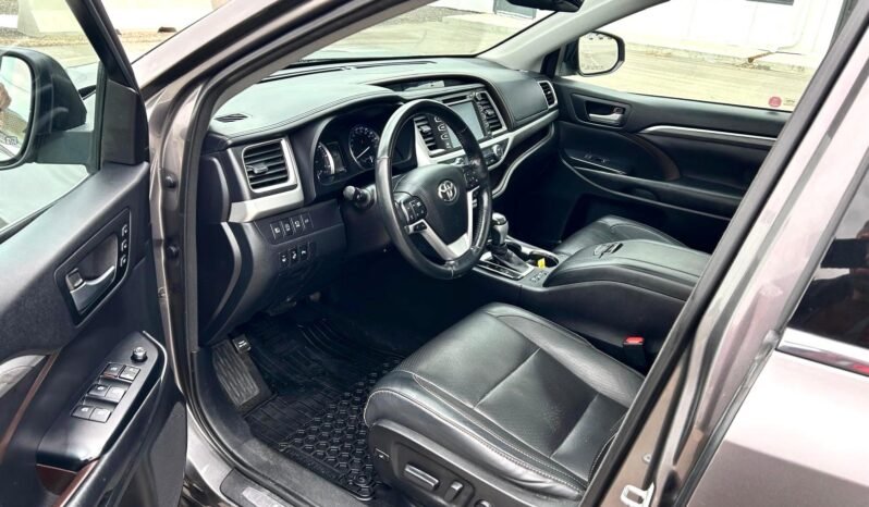 
								2017 Toyota Highlander Limited AWD SUV. full									