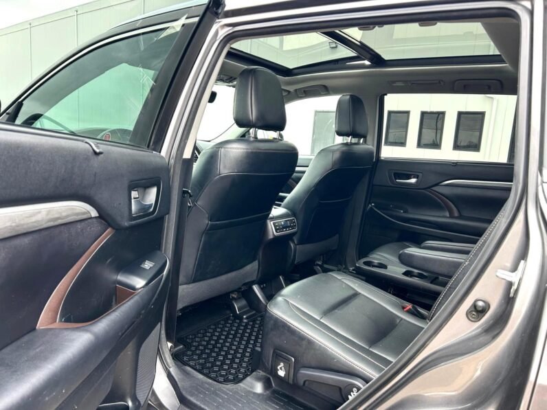 
								2017 Toyota Highlander Limited AWD SUV. full									
