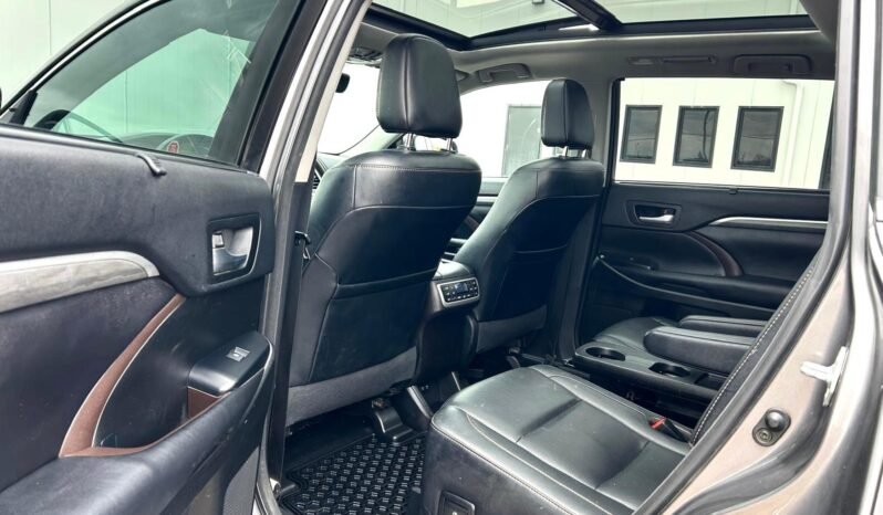 
								2017 Toyota Highlander Limited AWD SUV. full									