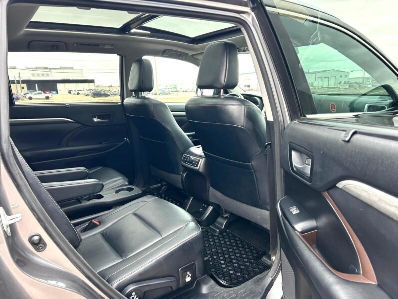 
								2017 Toyota Highlander Limited AWD SUV. full									