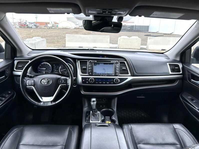 
								2017 Toyota Highlander Limited AWD SUV. full									