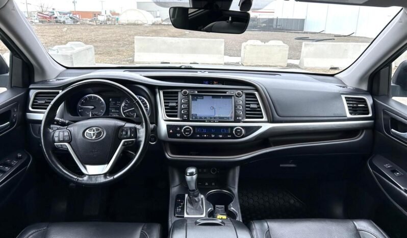 
								2017 Toyota Highlander Limited AWD SUV. full									