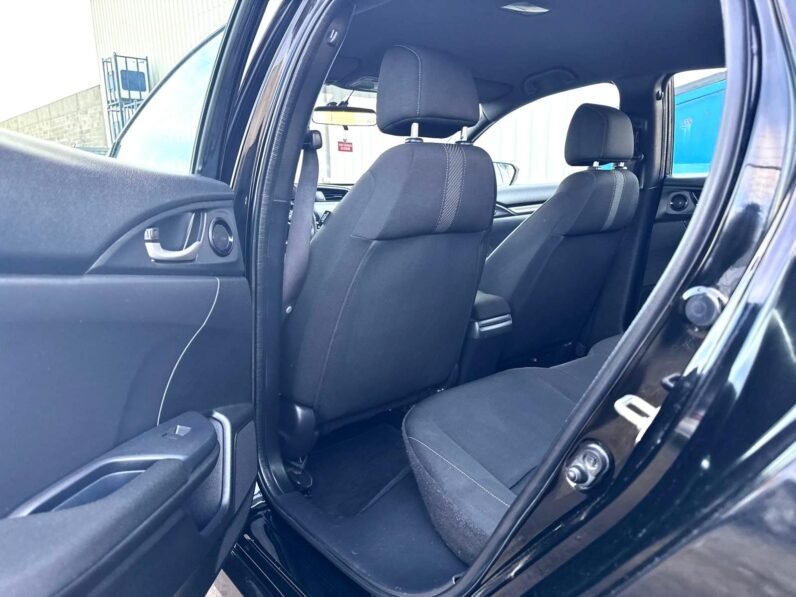 
								2018 Honda Civic LX Hatchback full									