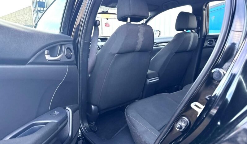 
								2018 Honda Civic LX Hatchback full									