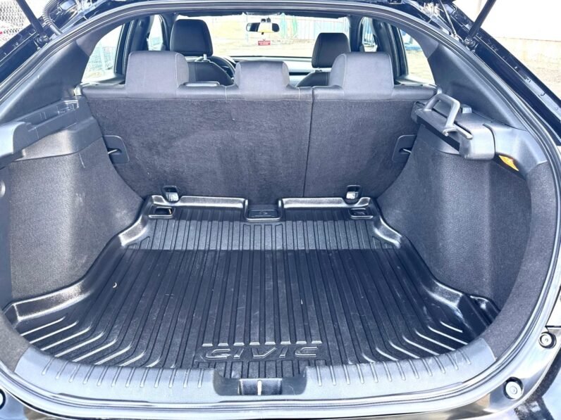
								2018 Honda Civic LX Hatchback full									