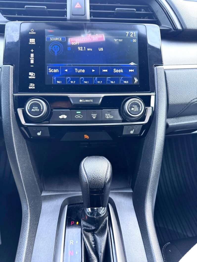 
								2018 Honda Civic LX Hatchback full									