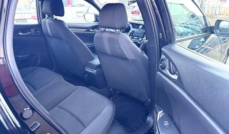 
								2018 Honda Civic LX Hatchback full									