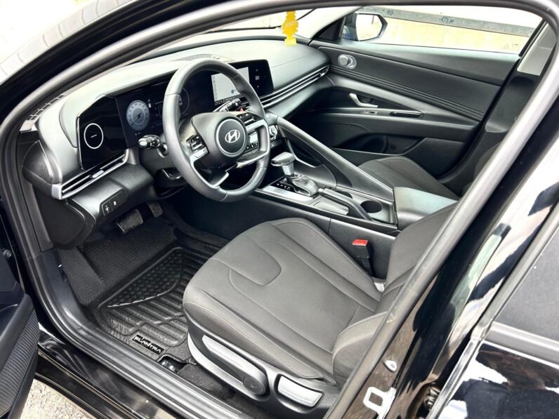 
								2025 Hyundai Elantra SEL Sedan full									