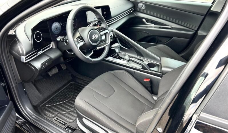 
								2025 Hyundai Elantra SEL Sedan full									
