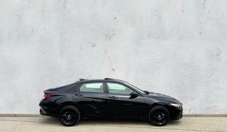 
								2025 Hyundai Elantra SEL Sedan full									