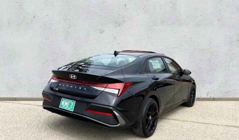 
								2025 Hyundai Elantra SEL Sedan full									