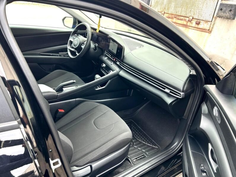 
								2025 Hyundai Elantra SEL Sedan full									