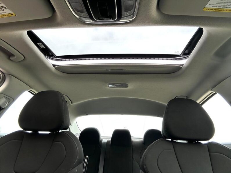 
								2025 Hyundai Elantra SEL Sedan full									