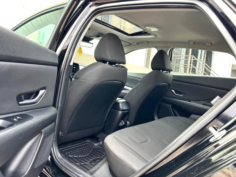 
								2025 Hyundai Elantra SEL Sedan full									