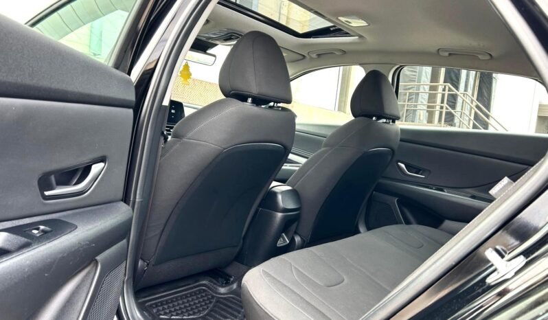 
								2025 Hyundai Elantra SEL Sedan full									