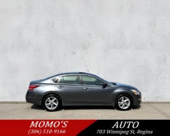 2015 Nissan Altima SV Sedan.