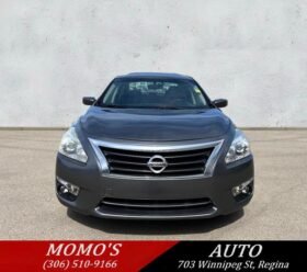 2015 Nissan Altima SV Sedan.