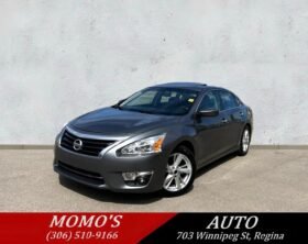 2015 Nissan Altima SV Sedan.