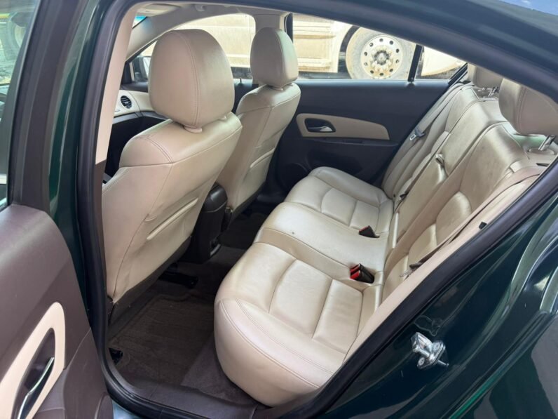 
								2015 Chevrolet Cruze DIESEL Sedan full									