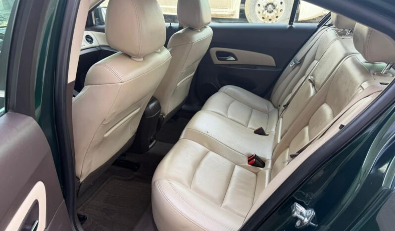 
								2015 Chevrolet Cruze DIESEL Sedan full									