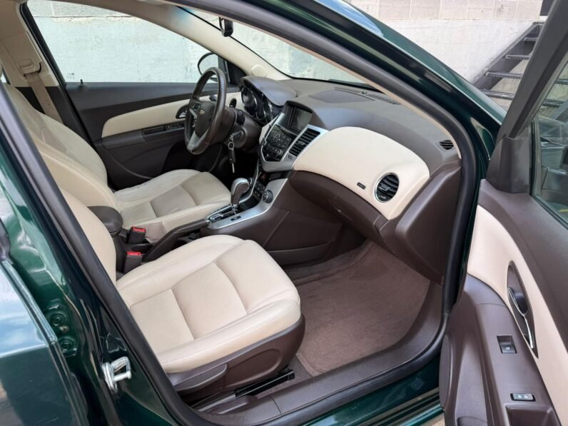 
								2015 Chevrolet Cruze DIESEL Sedan full									