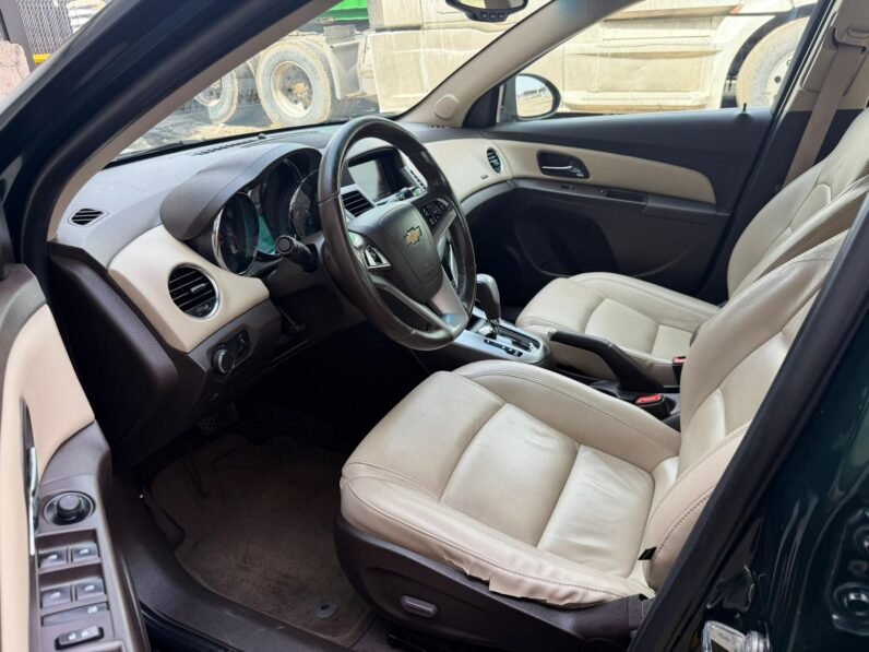 
								2015 Chevrolet Cruze DIESEL Sedan full									