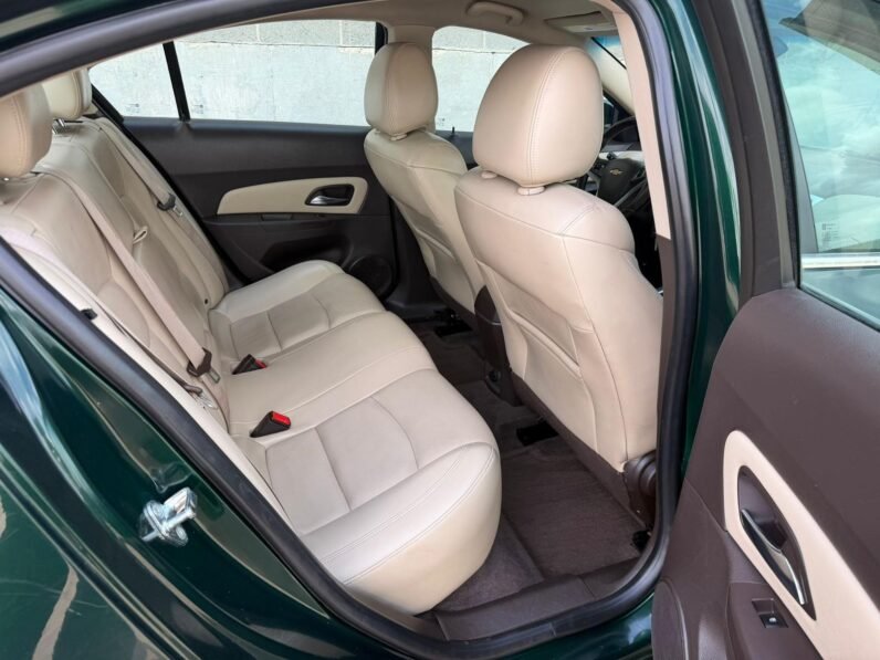 
								2015 Chevrolet Cruze DIESEL Sedan full									