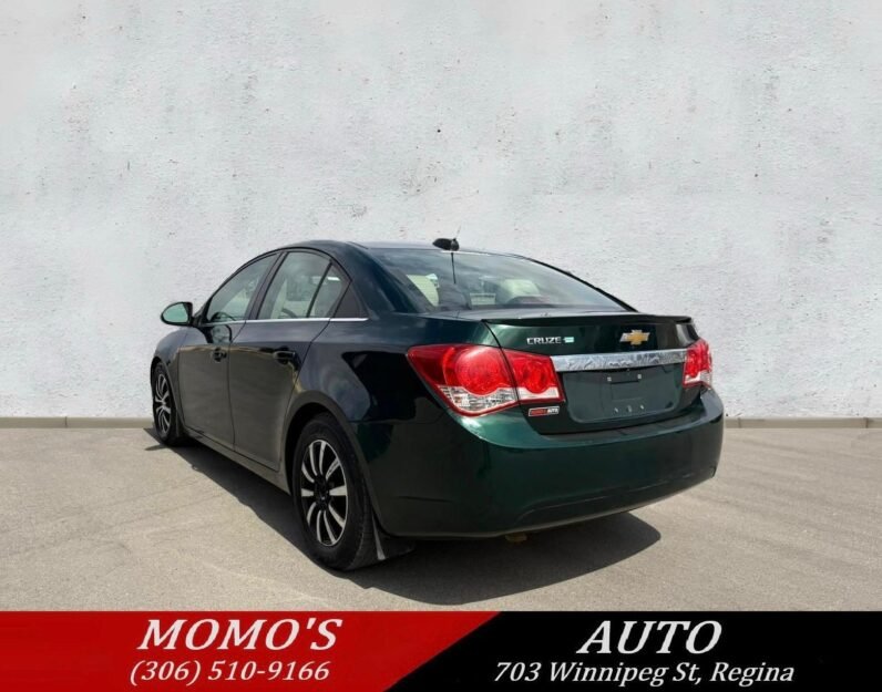 
								2015 Chevrolet Cruze DIESEL Sedan full									