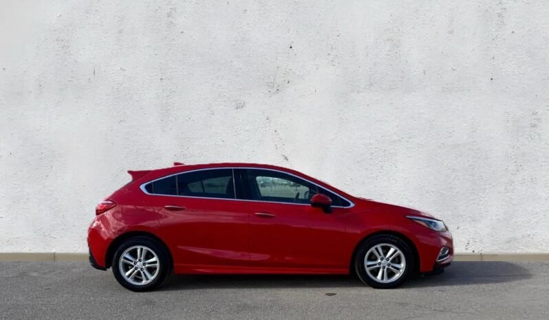 
								2018 Chevrolet Cruze Premier Hatchback. full									
