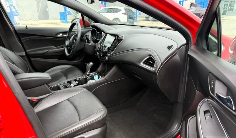 
								2018 Chevrolet Cruze Premier Hatchback. full									