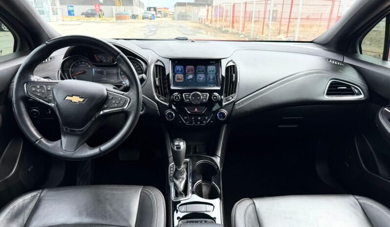 
								2018 Chevrolet Cruze Premier Hatchback. full									