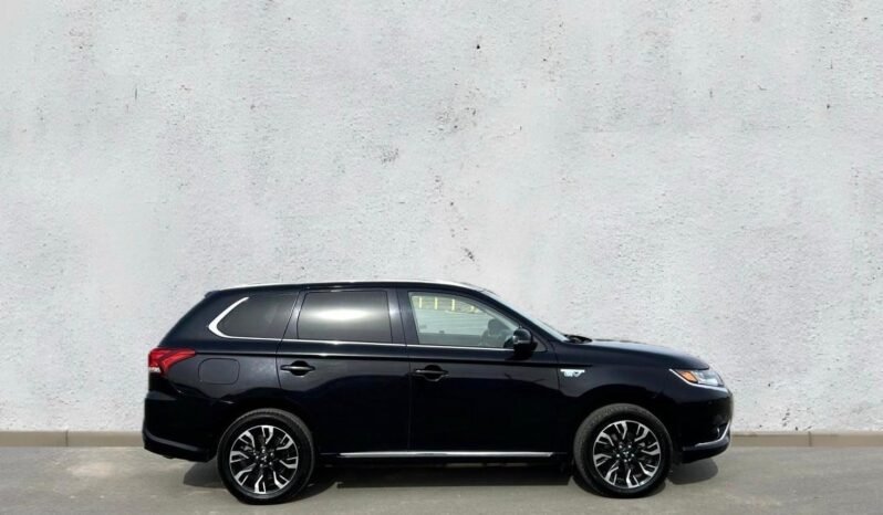 
								2018 Mitsubishi Outlander Limited PHEV AWD SUV full									