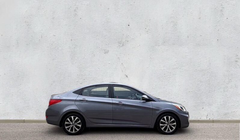 
								2016 Hyundai Accent SE Sedan full									