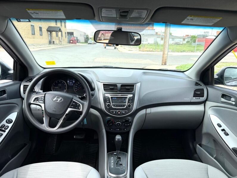 
								2016 Hyundai Accent SE Sedan full									