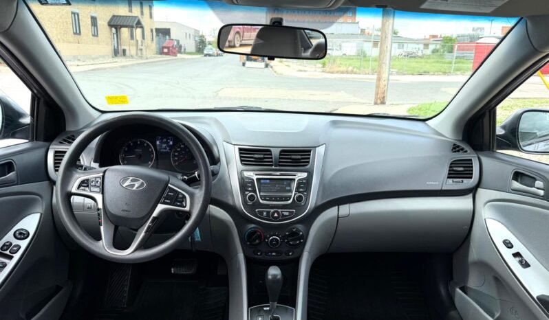 
								2016 Hyundai Accent SE Sedan full									
