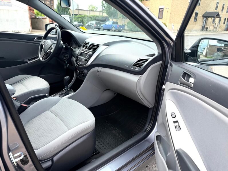 
								2016 Hyundai Accent SE Sedan full									
