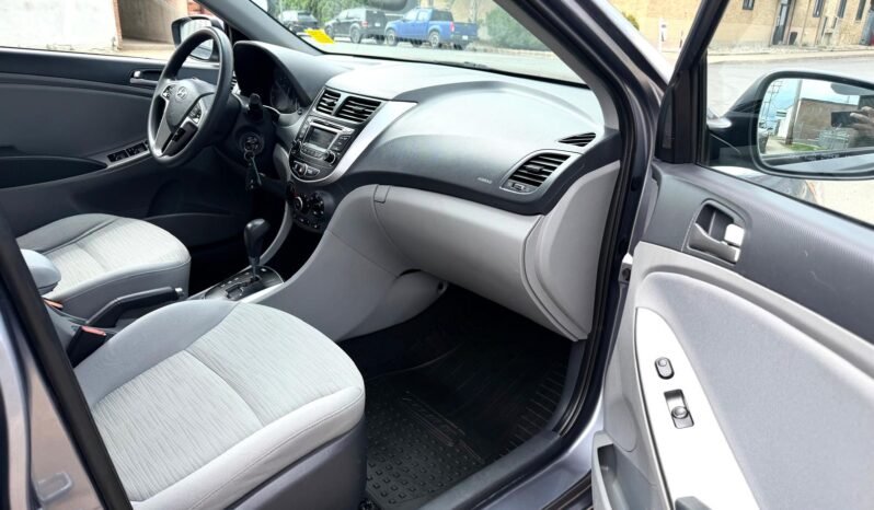 
								2016 Hyundai Accent SE Sedan full									