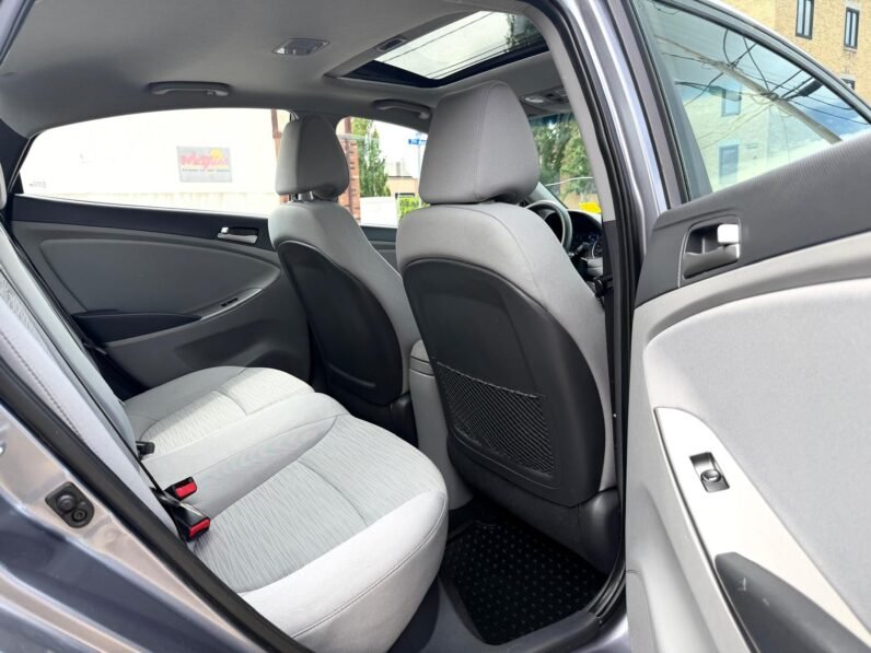 
								2016 Hyundai Accent SE Sedan full									