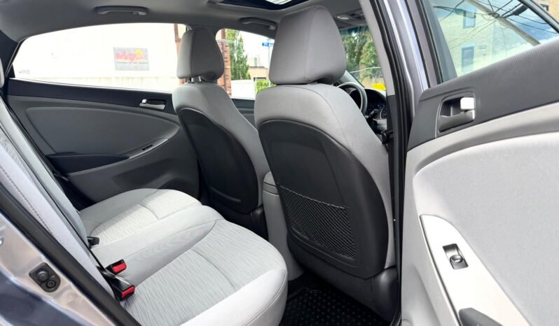 
								2016 Hyundai Accent SE Sedan full									