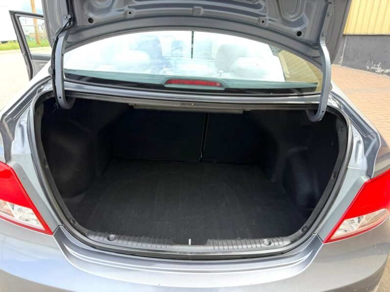 
								2016 Hyundai Accent SE Sedan full									