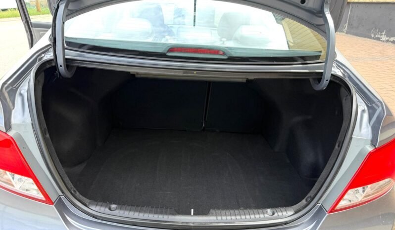 
								2016 Hyundai Accent SE Sedan full									