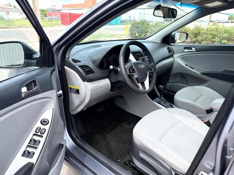 
								2016 Hyundai Accent SE Sedan full									