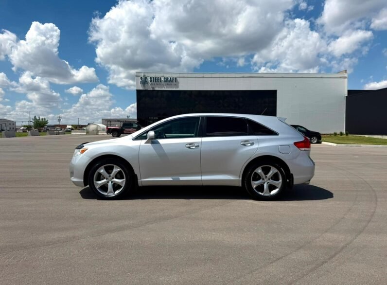 
								2010 Toyota Venza Limited AWD SUV. full									